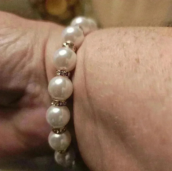 Faux pearl beaded bracelet with cz and gold color accent .stretch bracelet. - Picture 5 of 5